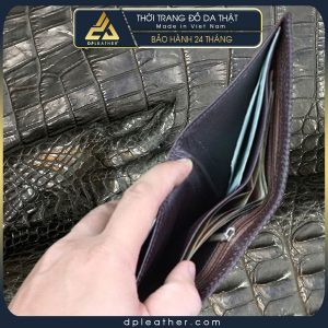 Nhiều ngăn chứa tiền và giấy tờ