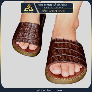 Déo da cá sấu quai ngang kết hợp với quần ngắn